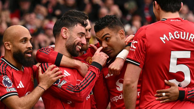 Manchester United berpesta di Old Trafford usai sukses membungkam Aston Villa dengan skor 3-1 dalam lanjutan Liga Inggris 2025/2026.