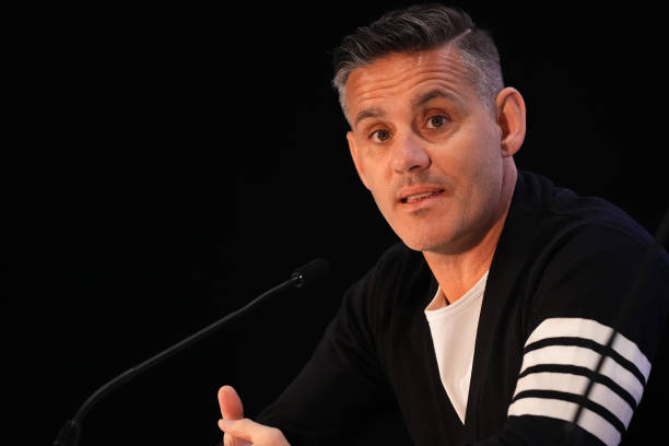 MIAMI, FLORIDA - 11 Januari: John Herdman, pelatih kepala Toronto FC, berbicara pada konferensi pers selama acara hari media MLS di Miami Convention Center pada 11 Januari 2024 di Miami, Florida. (Foto oleh Rich Storry/Getty Images)