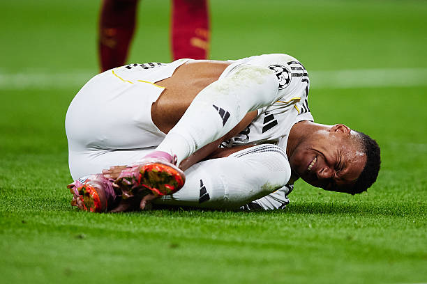MADRID, SPAIN - SEPTEMBER 16: Kylian Mbappe of Real Madrid lies on the pitch with pain during the UEFA Champions League 2025/26 League Phase MD1 match between Real Madrid C.F. and Olympique de Marseille at Estadio Santiago Bernabeu on September 16, 2025 in Madrid, Spain. (Photo by Alvaro Medranda/Quality Sport Images/Getty Images)