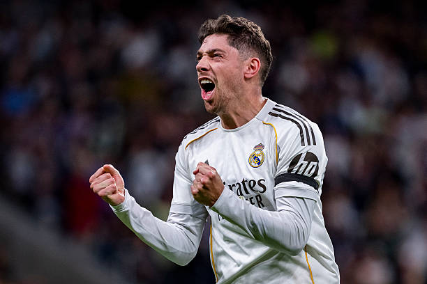 Federico Valverde dari Real Madrid merayakan golnya selama pertandingan sepak bola LaLiga EA Sports antara Real Madrid CF dan Elche CF di Estadio Bernabeu di Madrid, Spanyol, pada 14 Maret 2026. (Foto oleh Alberto Gardin/NurPhoto via Getty Images)